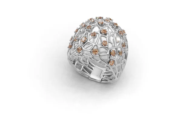 Rendering di anello bombato traforato con piccole pietre color champagne